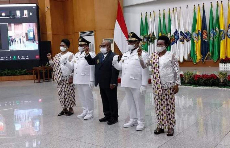 Lantik Bupati dan Wabup Yalimo, Gubernur : Saatnya Semua Elemen Bersatu 